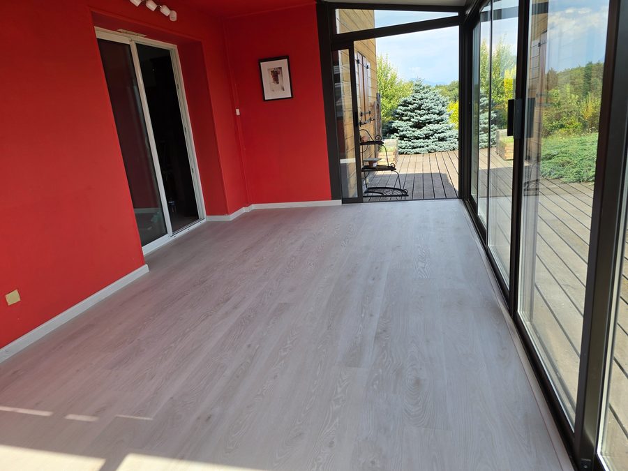 Pose LVT collé véranda Filière Haute-Savoie