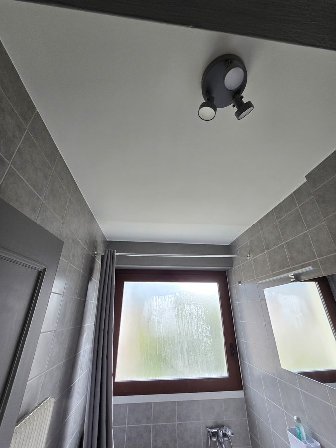 Peinture plafond salle de bain après sinistre